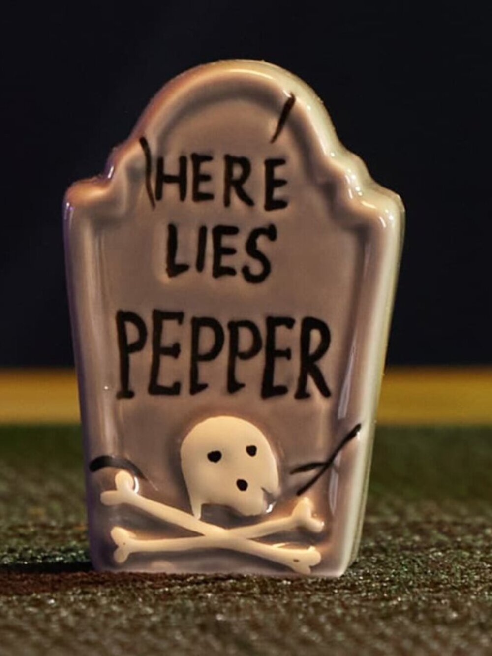 NWT Cracker Barrel Stoneware Spooky Tombstone Salt and Pepper Shakers Halloween - Picture 3 of 5